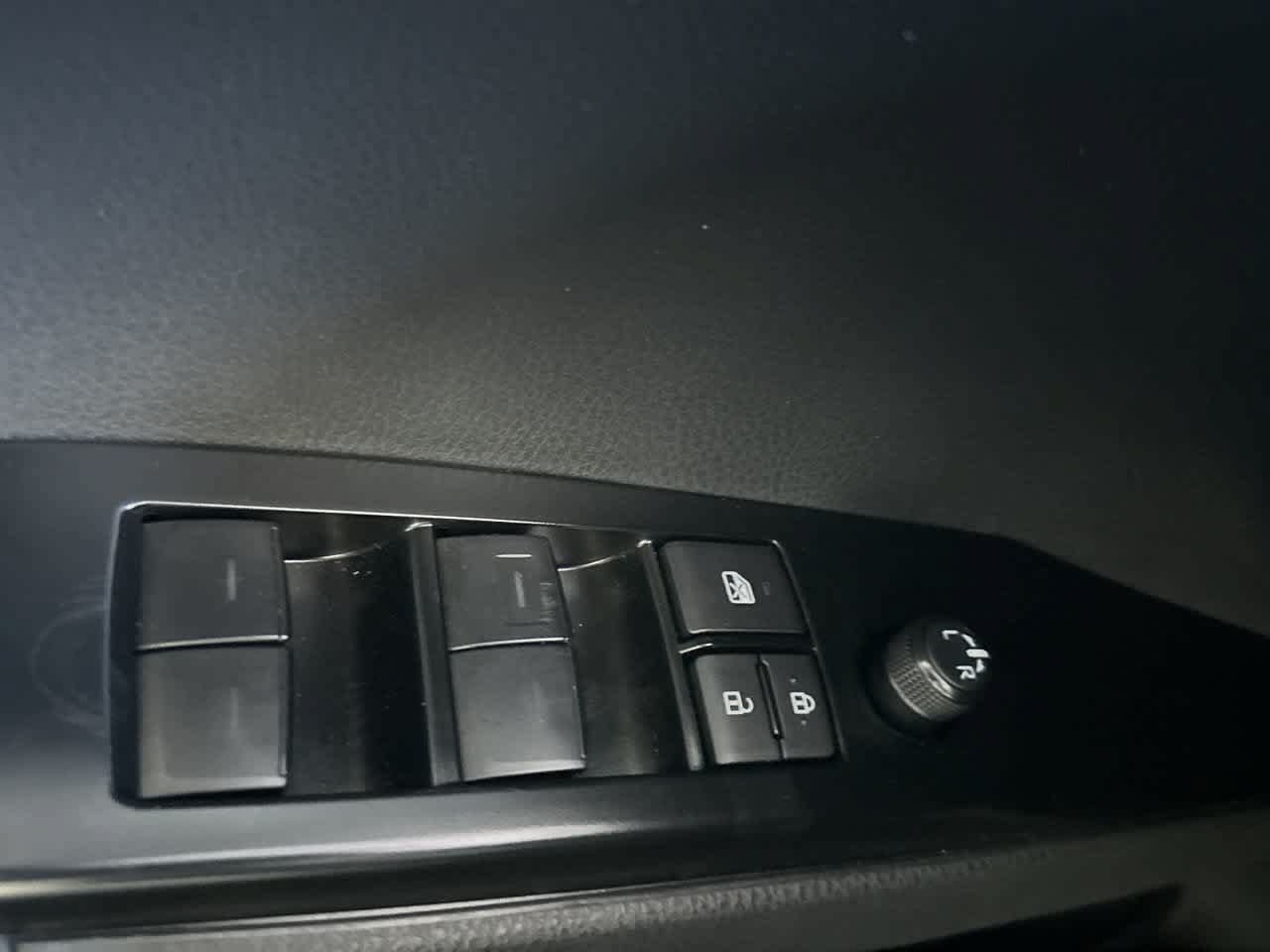 Used 2025 Toyota Camry SE FWD image 17