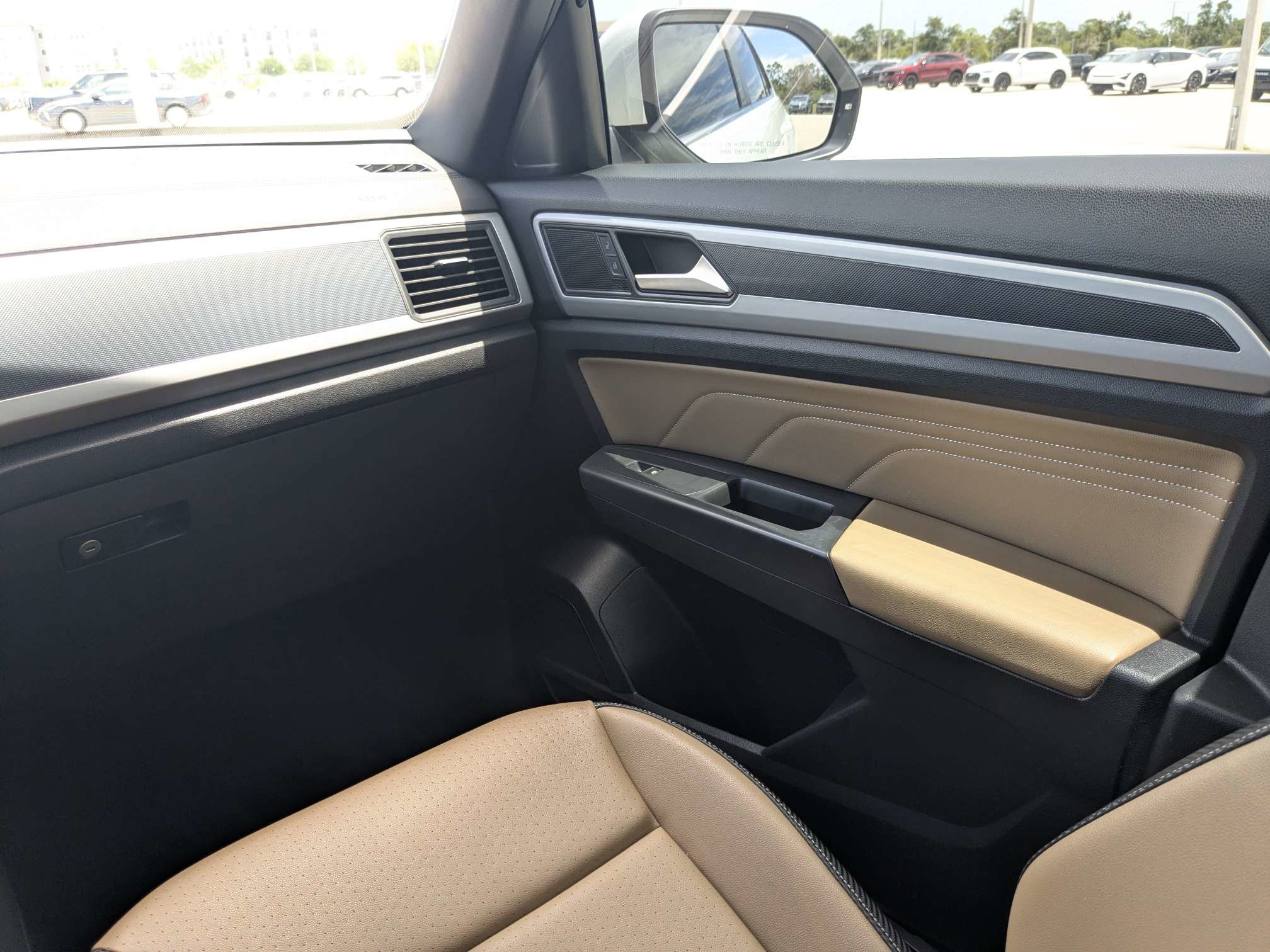 Used 2021 Volkswagen Atlas Cross Sport SE w/ Panoramic Sunroof Package FWD image 19