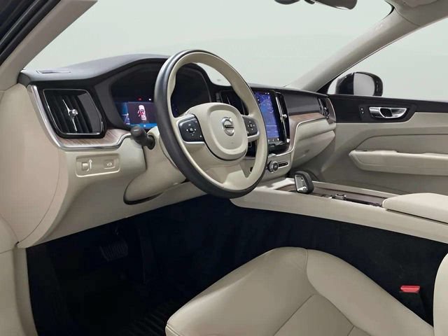 Used 2022 Volvo XC60 B5 Momentum w/ Climate Package AWD/4WD image 18