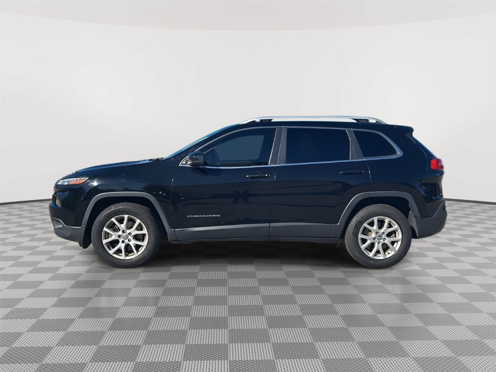 Used 2017 Jeep Cherokee Latitude w/ Trailer Tow Group AWD/4WD image 23