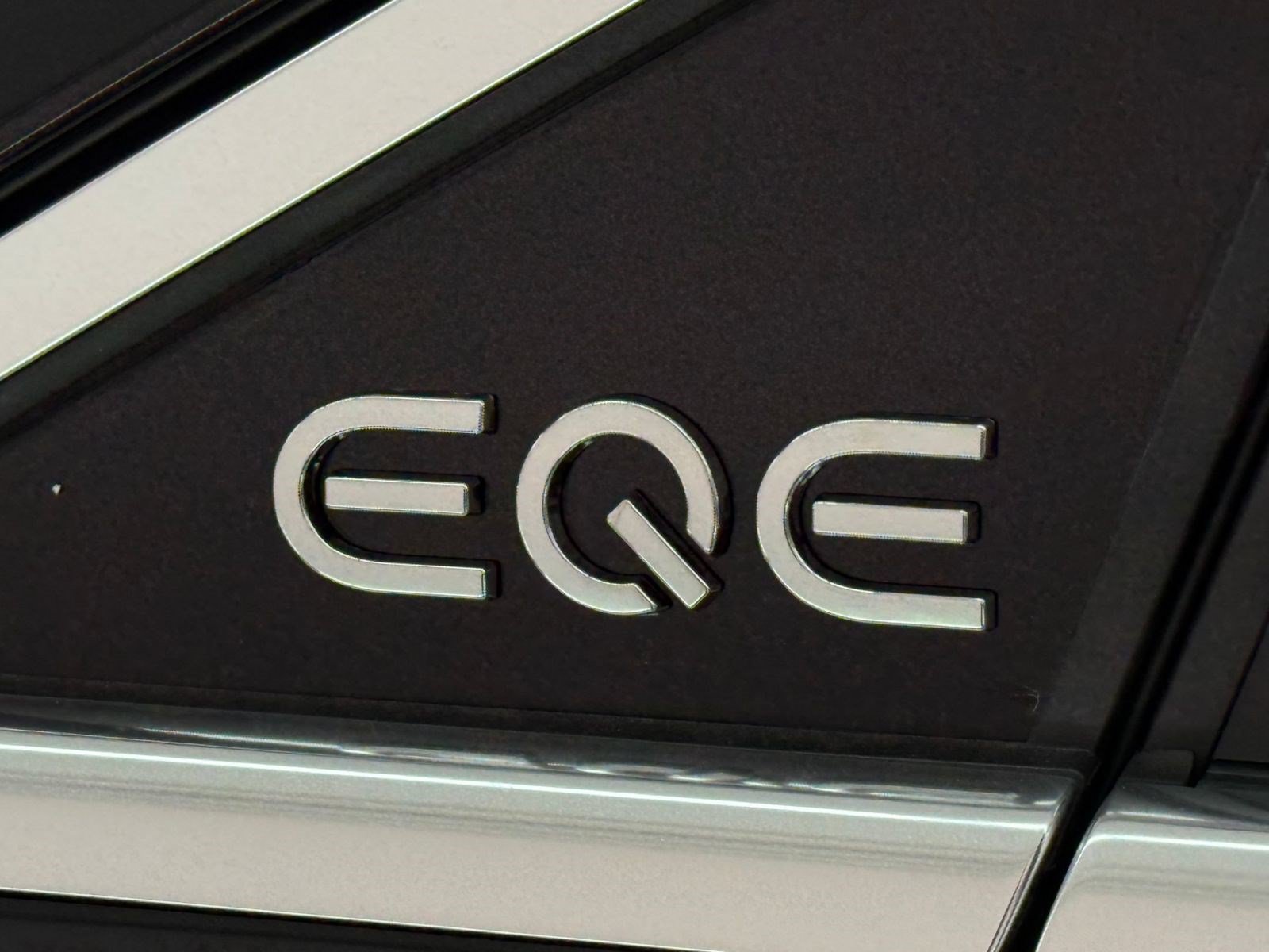 New 2027 Mercedes-Benz EQE 320 4MATIC SUV image 32
