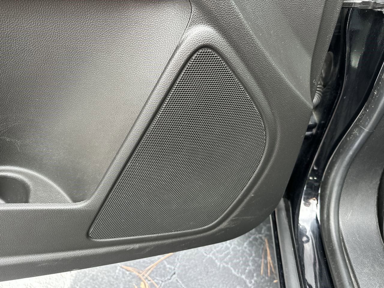 Used 2017 GMC Canyon SLE w/ All Terrain Package image 25