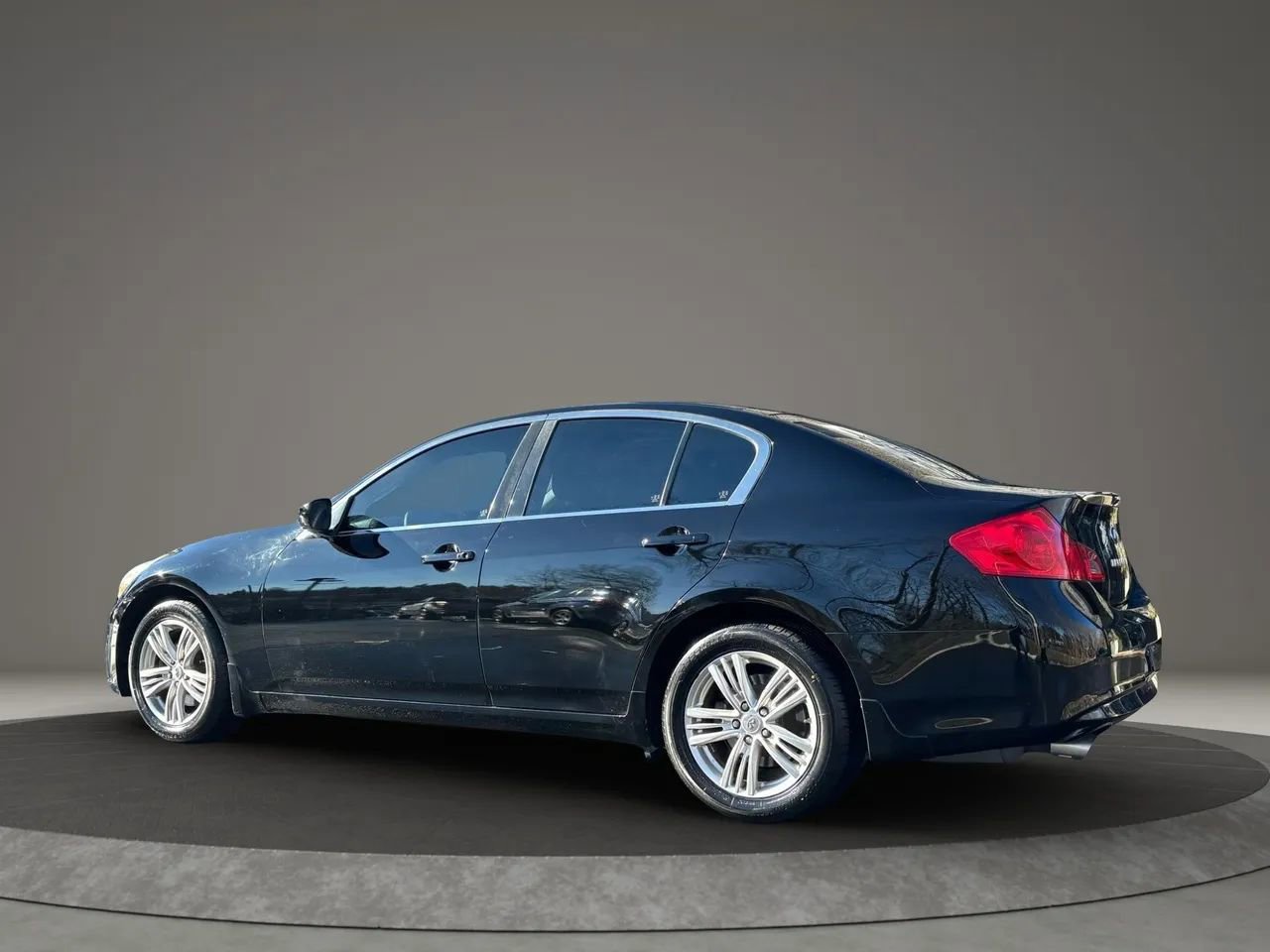 Used 2013 INFINITI G37 x Sedan w/ Premium Pkg image 8