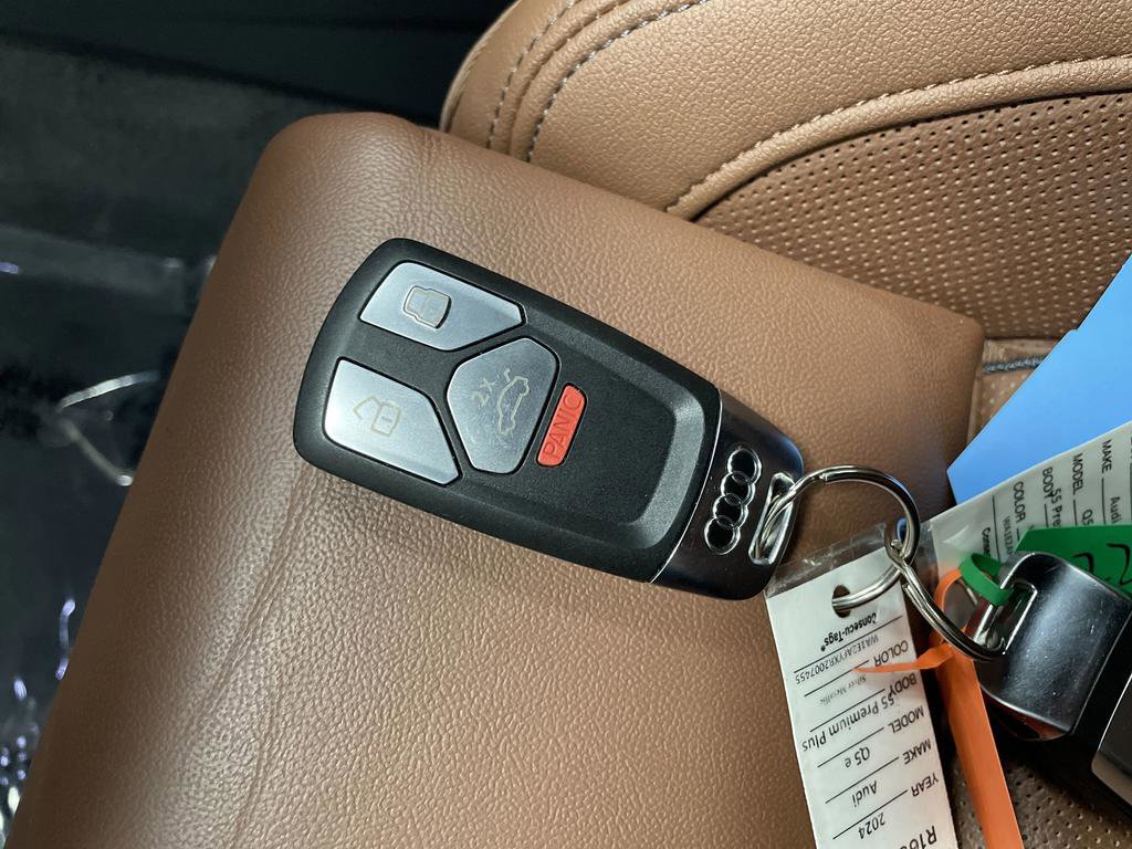 Used 2024 Audi Q5 e Premium Plus w/ Premium Plus Package image 28