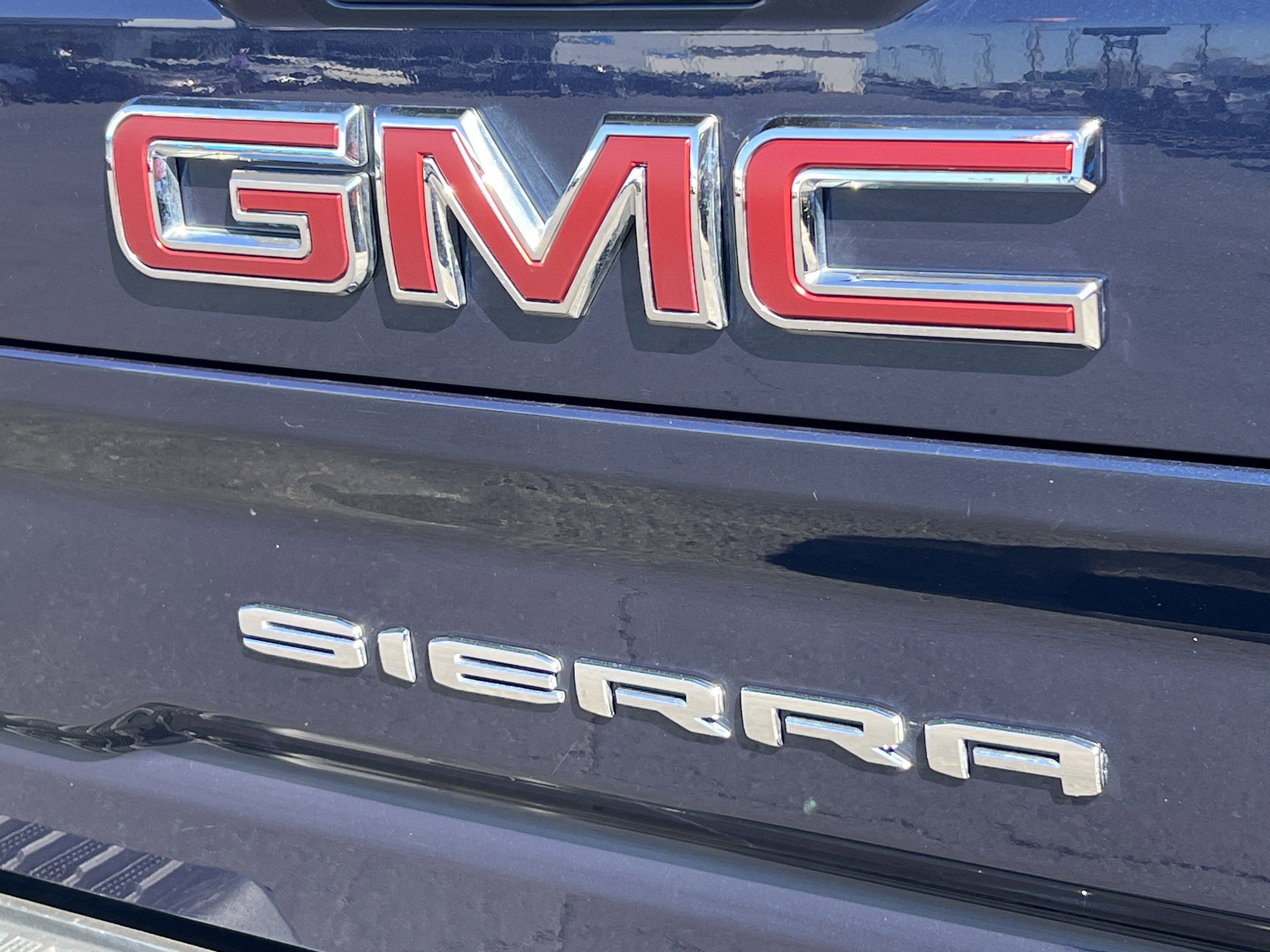 Used 2022 GMC Sierra 2500 SLT w/ SLT Preferred Package AWD/4WD image 8