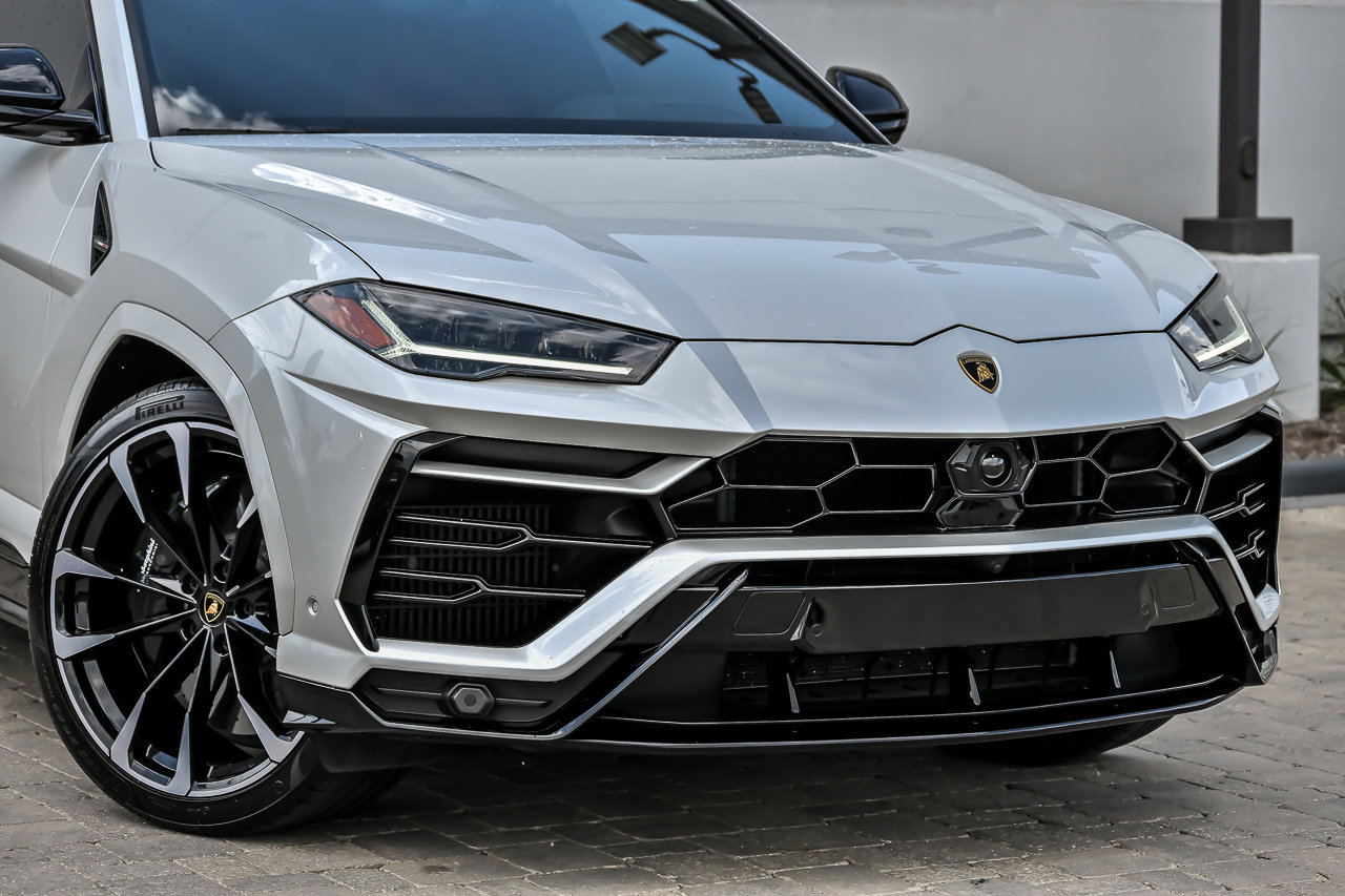Used 2022 Lamborghini Urus AWD/4WD image 2