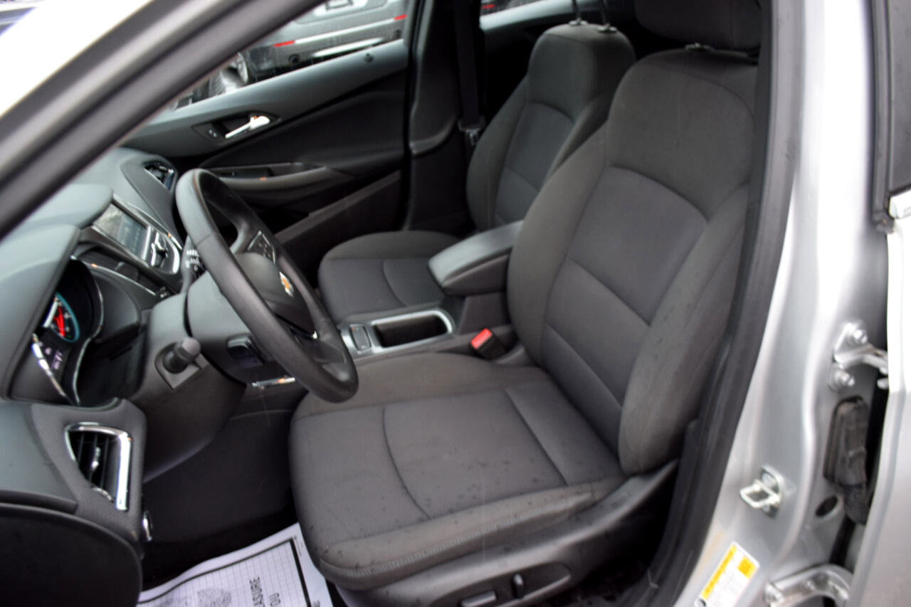 Used 2018 Chevrolet Cruze LT w/ Convenience Package image 10