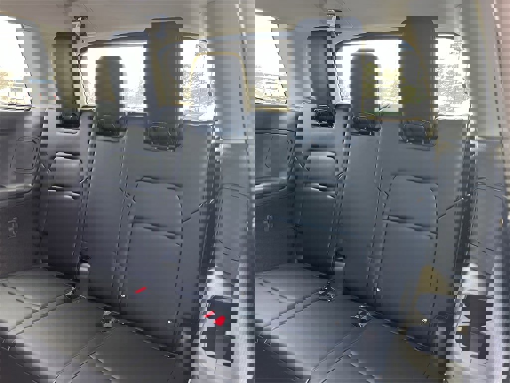 New 2026 Nissan Pathfinder SL image 7