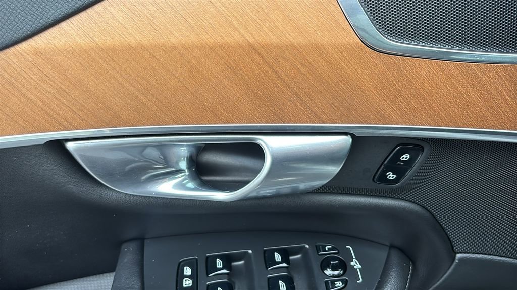 Certified 2023 Volvo XC90 B6 Core w/ Climate Package AWD/4WD image 13
