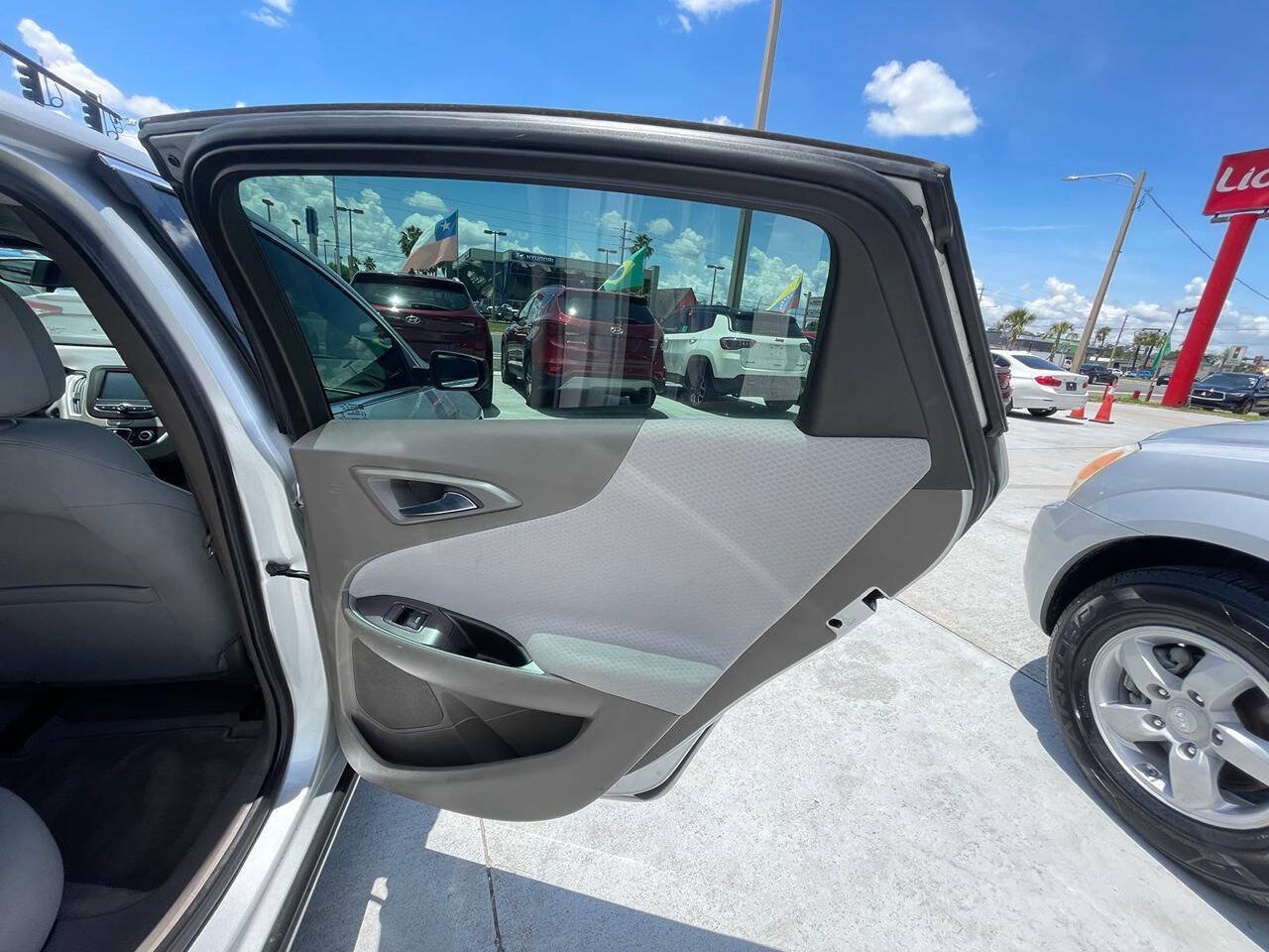 Used 2018 Chevrolet Malibu LS FWD image 19