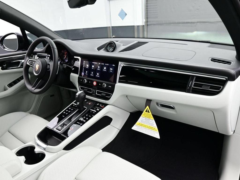 Certified 2026 Porsche Macan AWD/4WD image 20