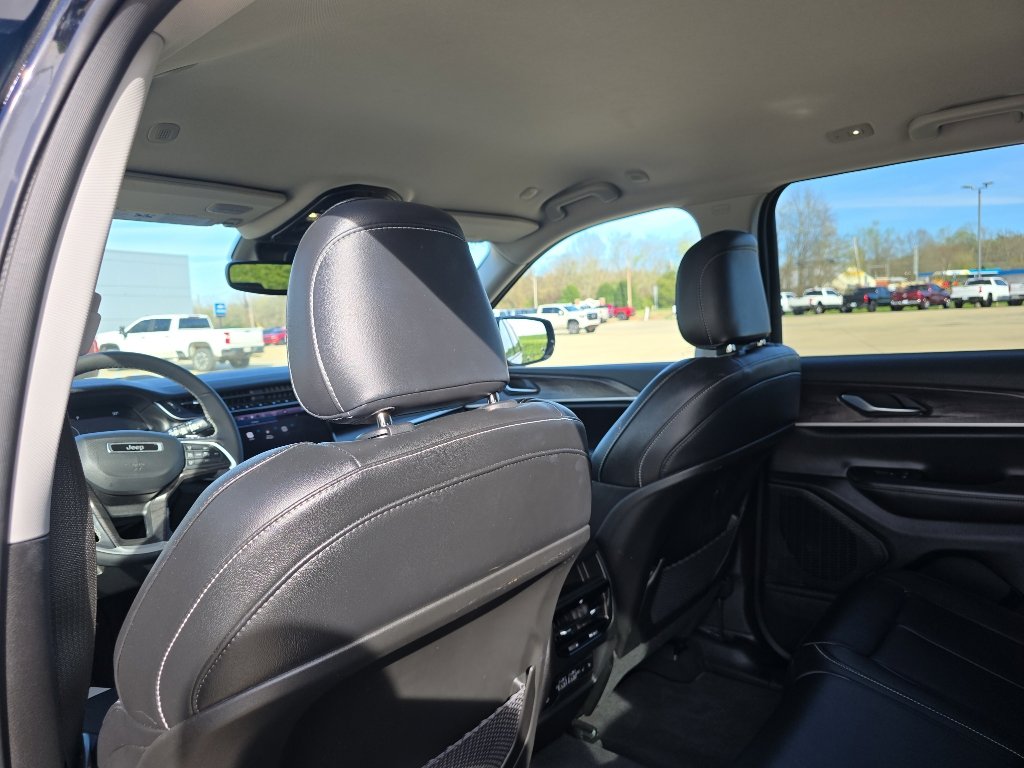 Used 2023 Jeep Grand Cherokee Limited image 10