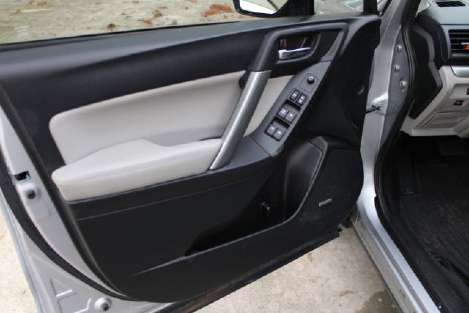 Used 2014 Subaru Forester 2.5i Touring image 11