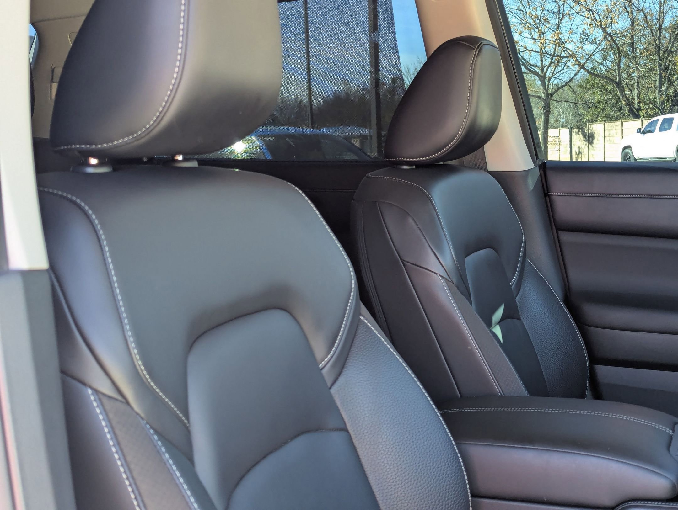 Used 2023 Nissan Pathfinder SL w/ Lighting Package (N92) image 28