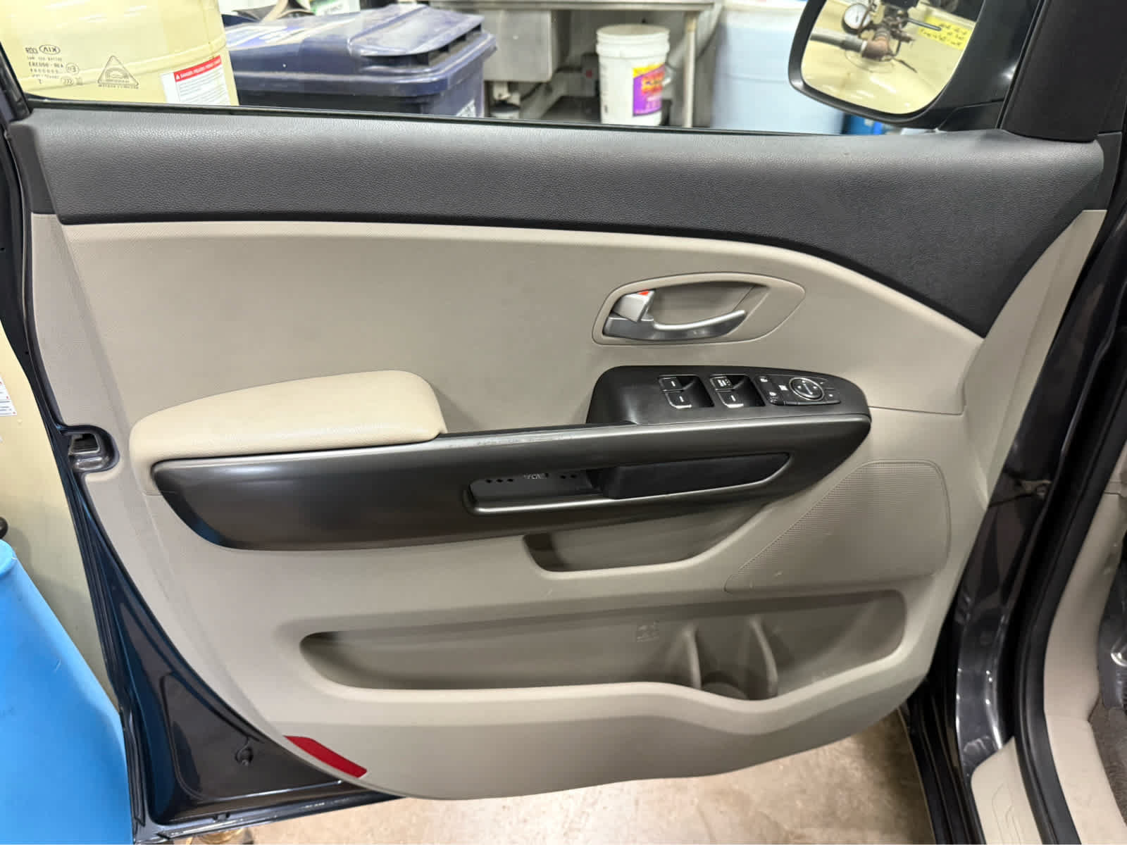 Used 2021 Kia Sedona LX FWD image 19
