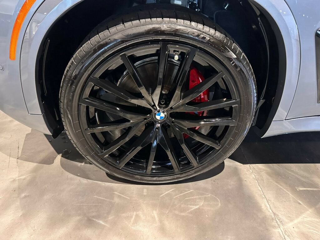 Used 2025 BMW X5 xDrive40i w/ M Sport Package AWD/4WD image 10