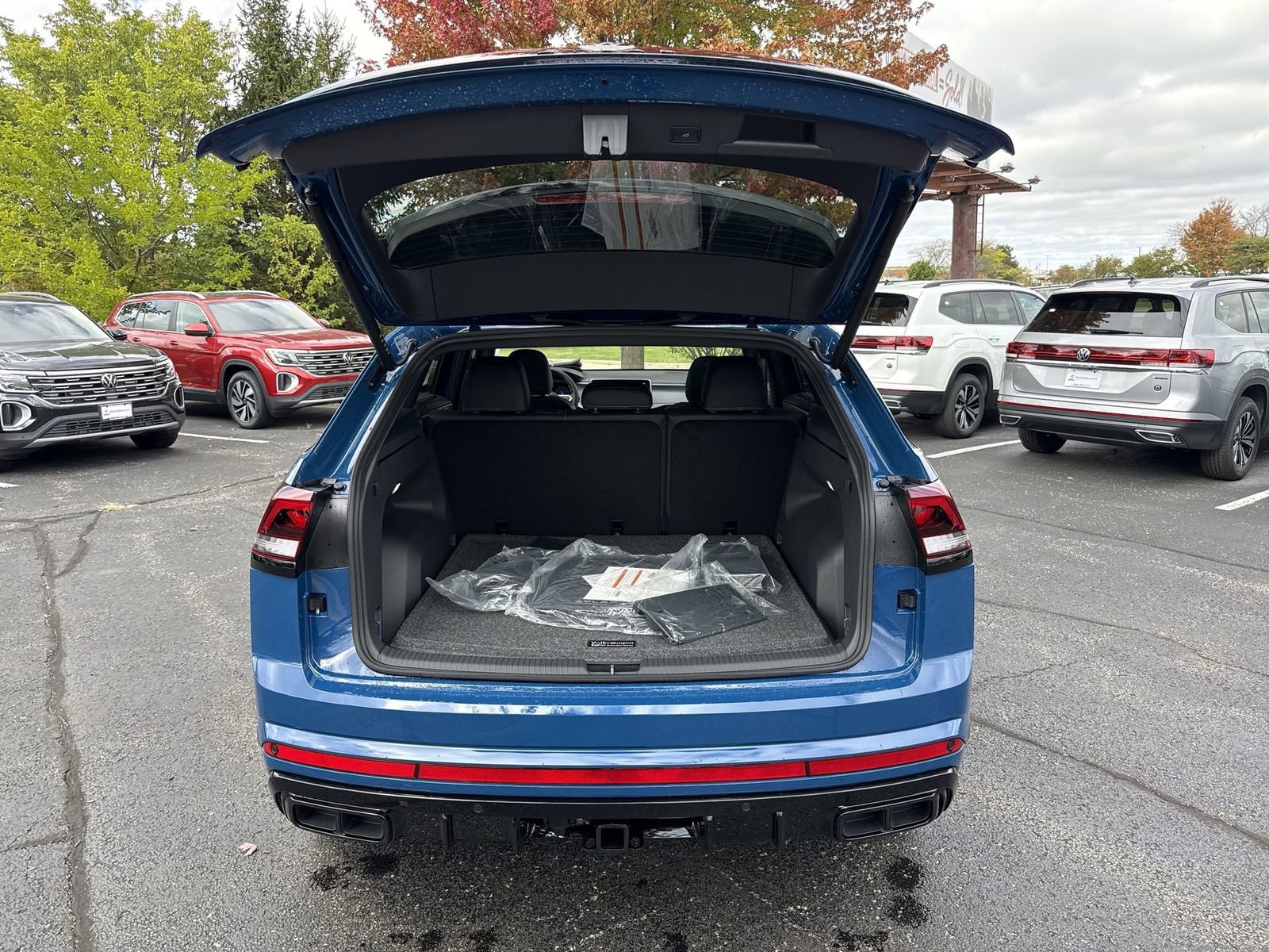 New 2026 Volkswagen Atlas Cross Sport SEL R-Line image 26