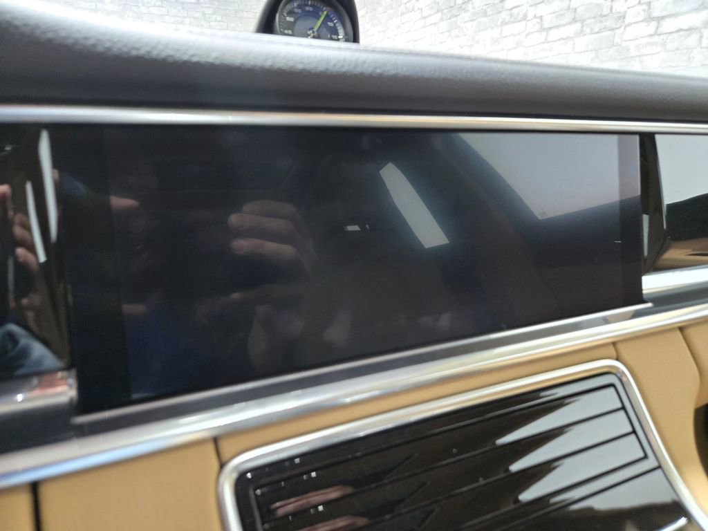 Used 2018 Porsche Panamera 4 image 20