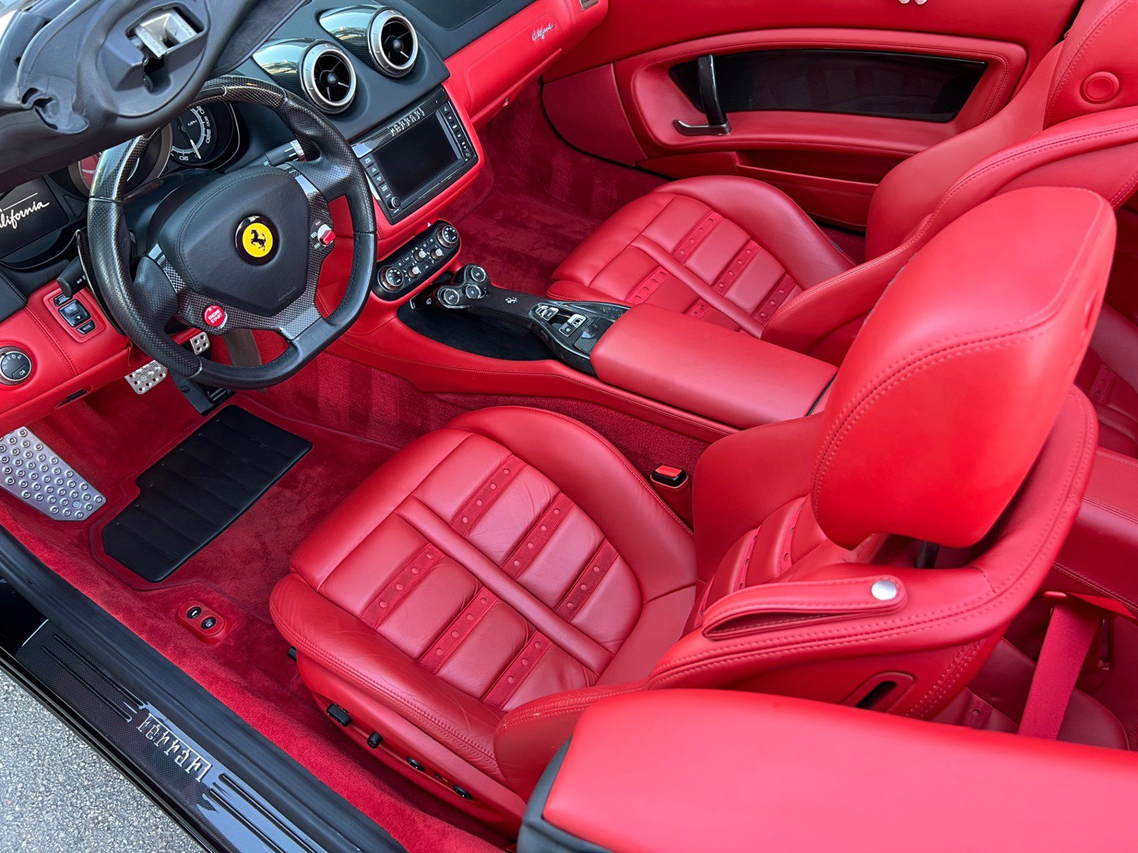 Used 2013 Ferrari California RWD image 16