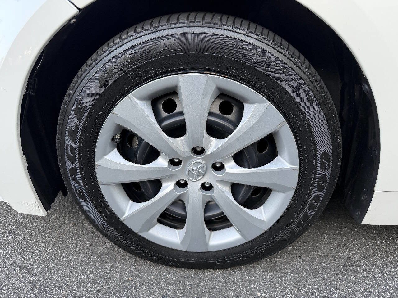 Used 2020 Toyota Corolla LE w/ Carpet Mat Package (TMS) FWD image 32