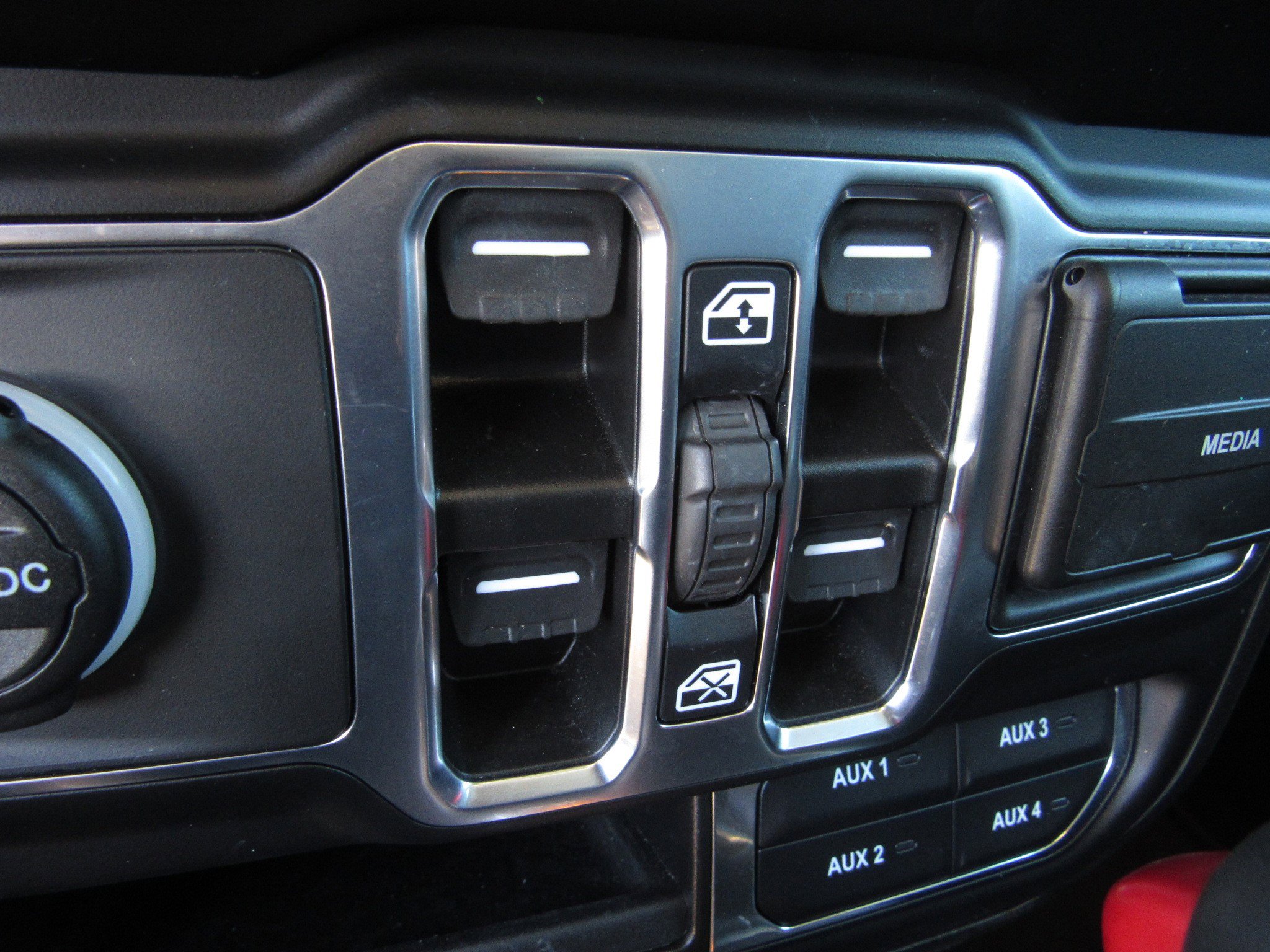 Used 2023 Jeep Wrangler Sahara w/ Cold Weather Group image 21