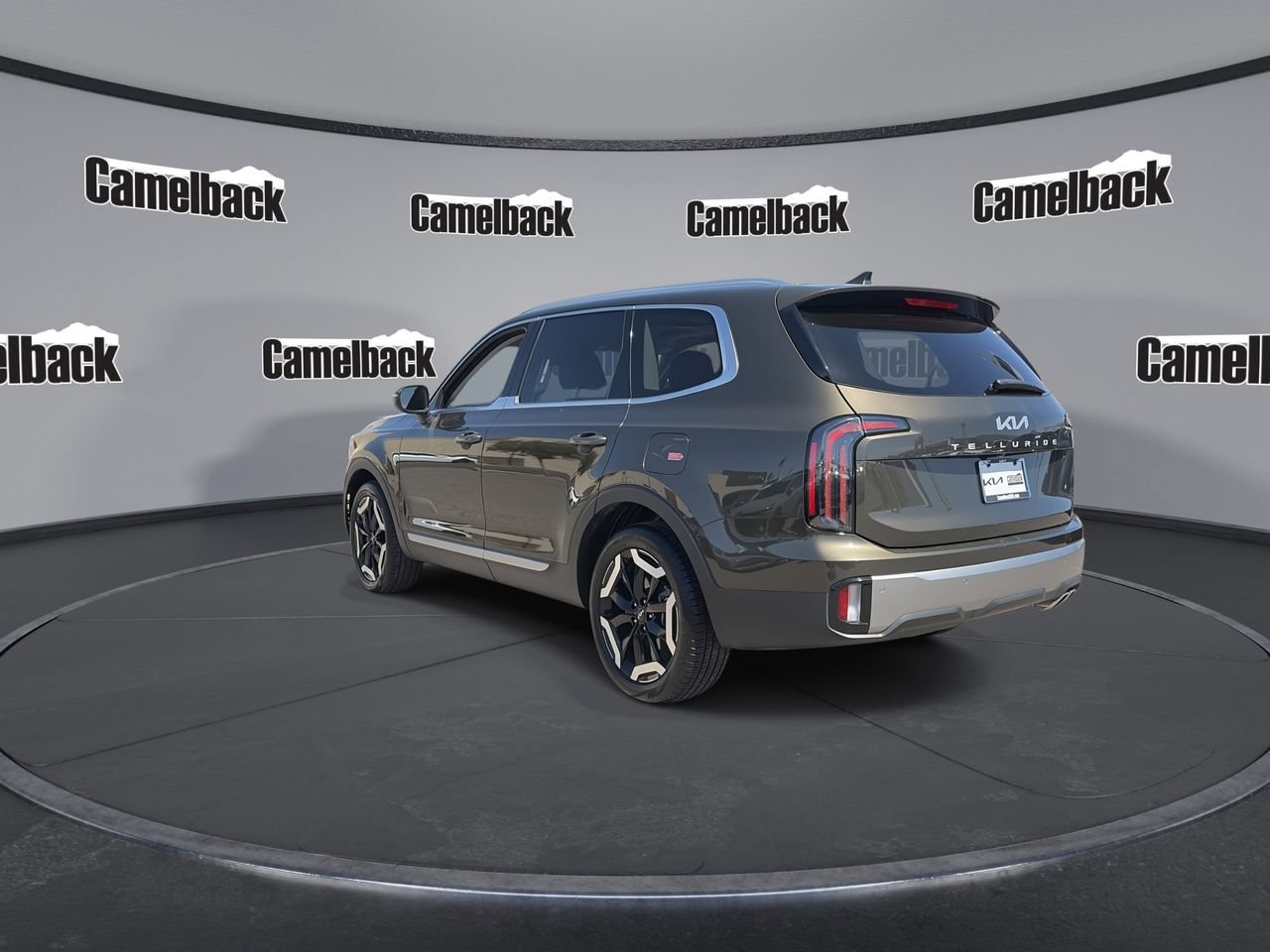 Certified 2025 Kia Telluride EX w/ EX Captain's Chair Package FWD image 5