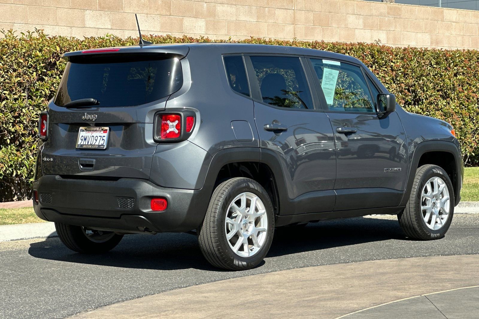 Used 2023 Jeep Renegade Latitude image 4