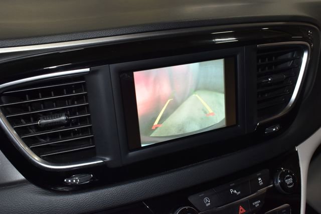 Certified 2020 Chrysler Pacifica Touring-L image 15