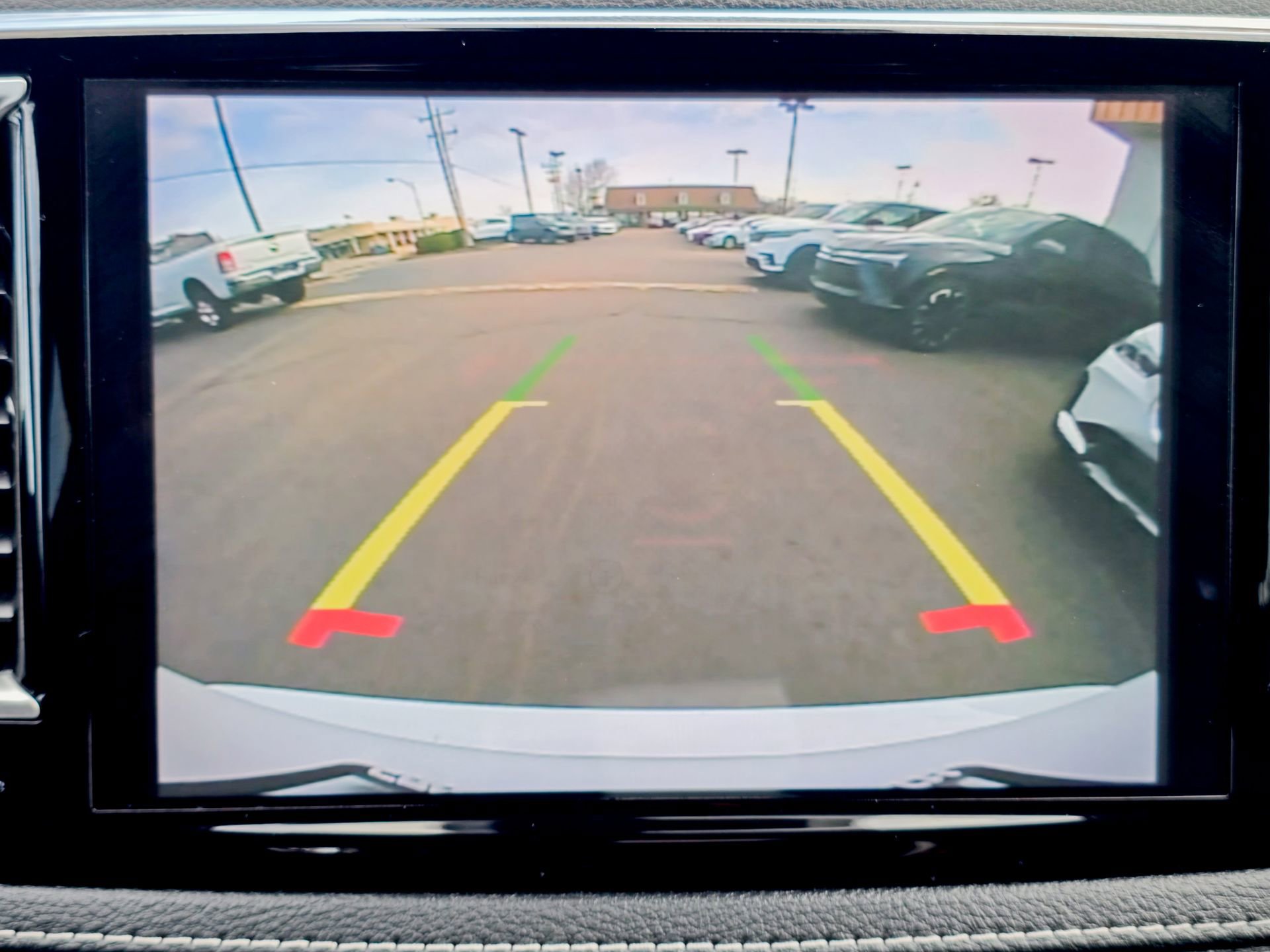 Used 2022 Chrysler Pacifica Touring-L image 25