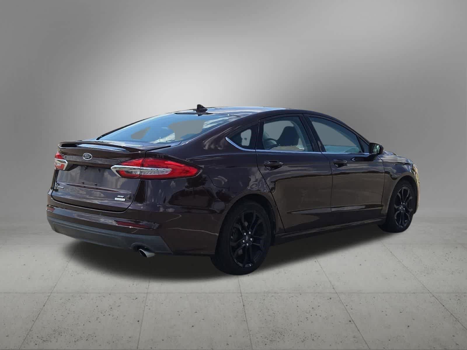 Used 2019 Ford Fusion SE w/ Equipment Group 151A FWD image 6