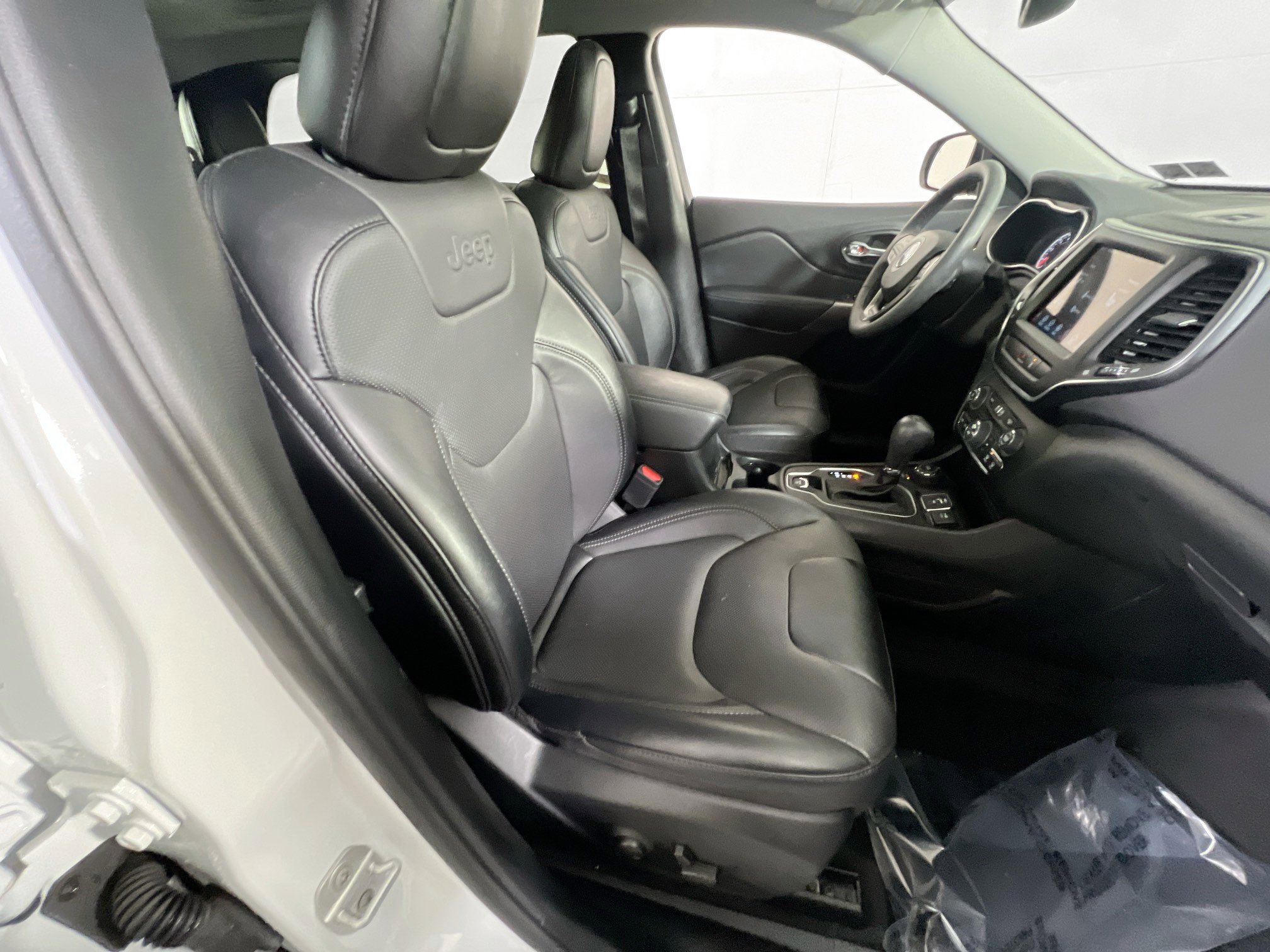 Used 2022 Jeep Cherokee Latitude Lux w/ Sun & Sound Group image 27