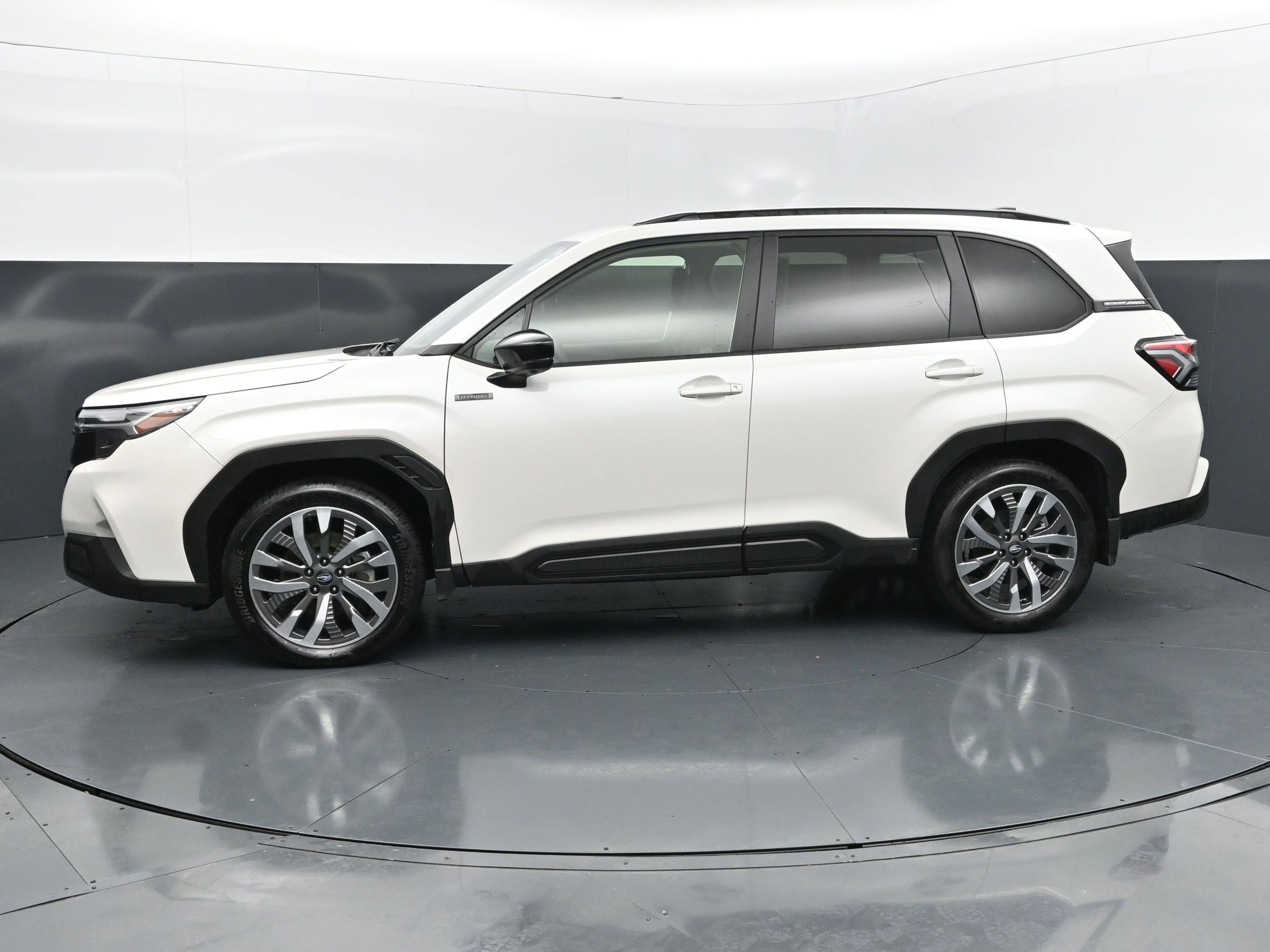 Used 2025 Subaru Forester Touring w/ Touring Package AWD/4WD image 2