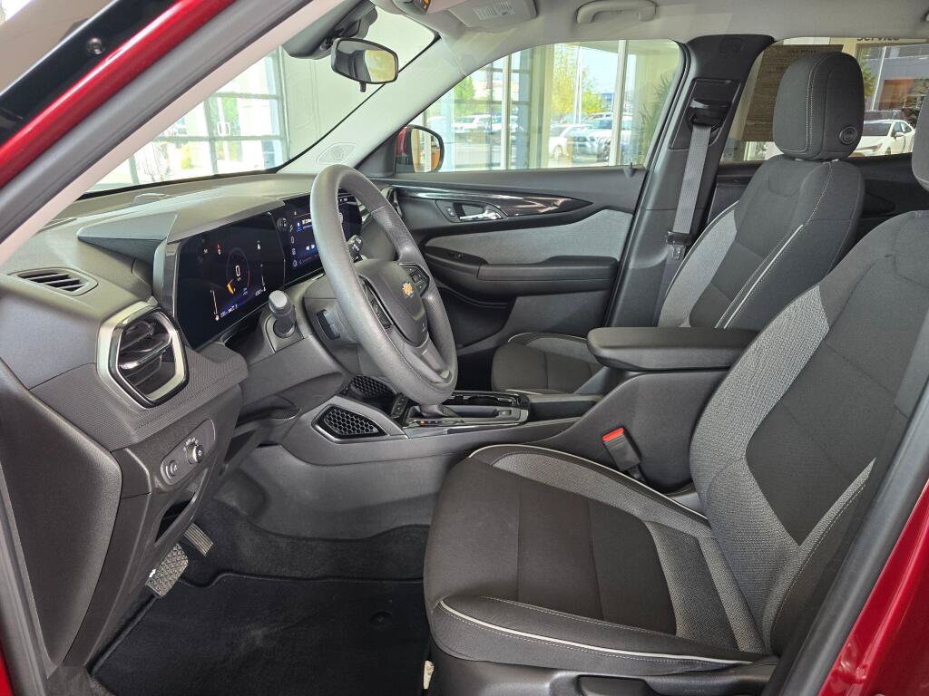 Used 2025 Chevrolet TrailBlazer LT AWD/4WD image 18