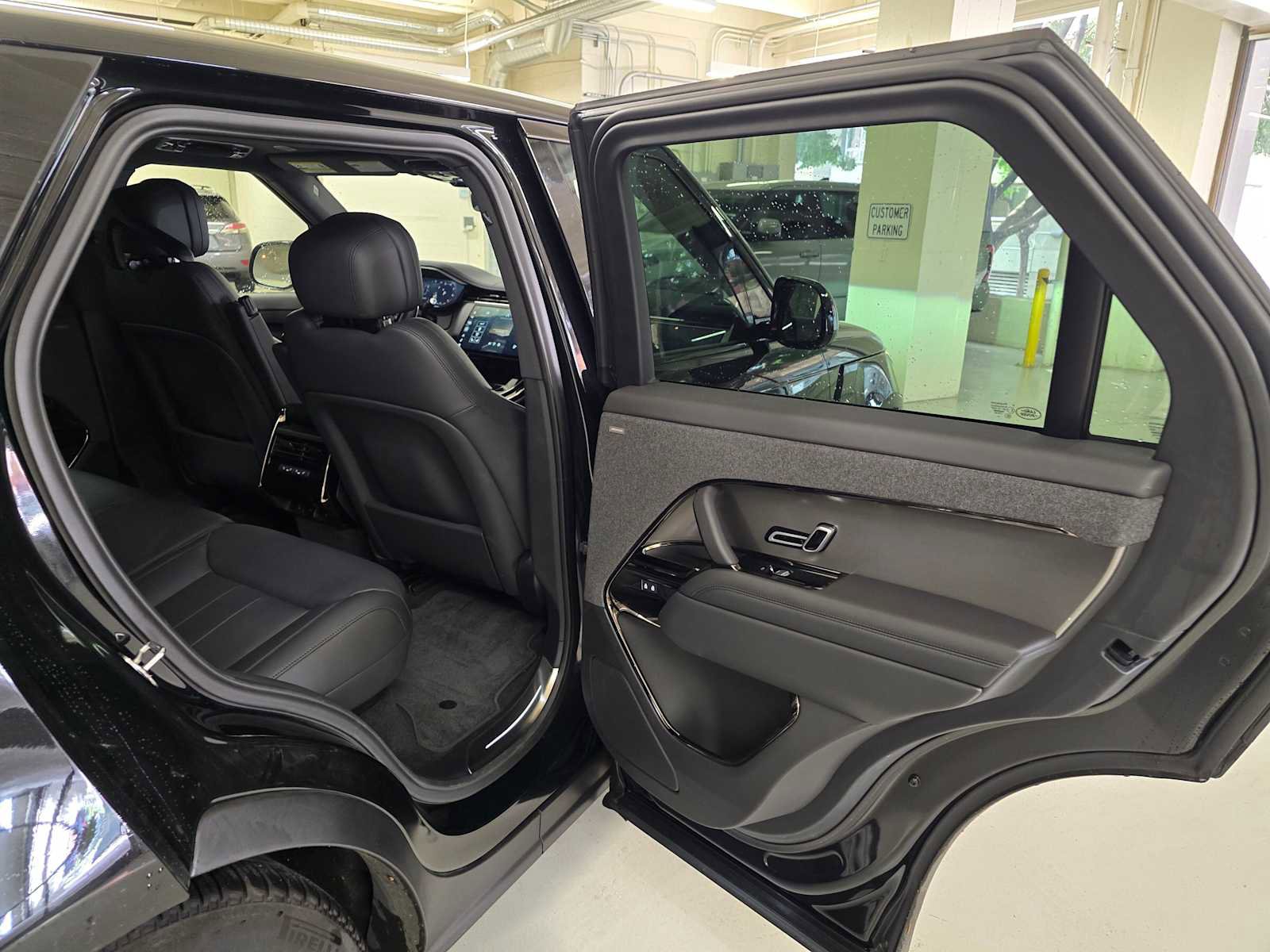 Used 2025 Land Rover Range Rover Sport SE image 15