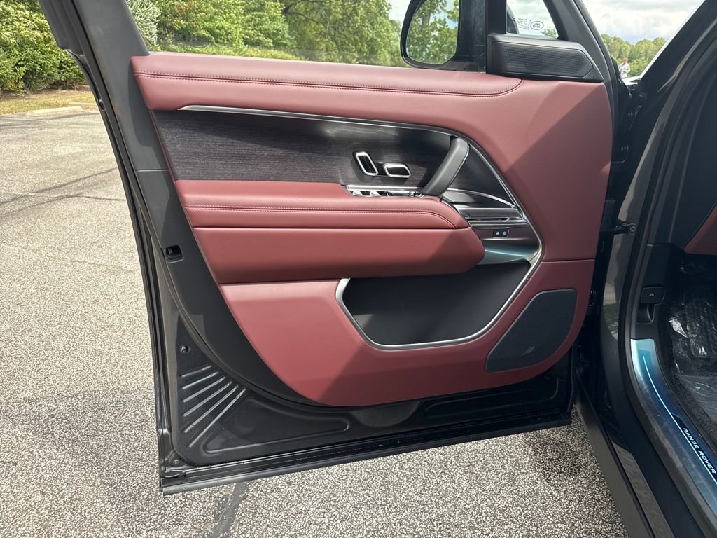 New 2025 Land Rover Range Rover SE image 10