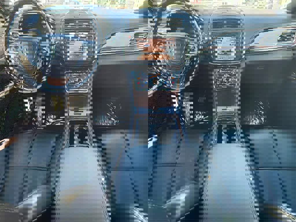 Used 2017 Lincoln Continental Reserve image 20