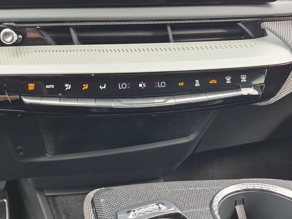 Used 2027 Cadillac Optiq Luxury RWD image 12
