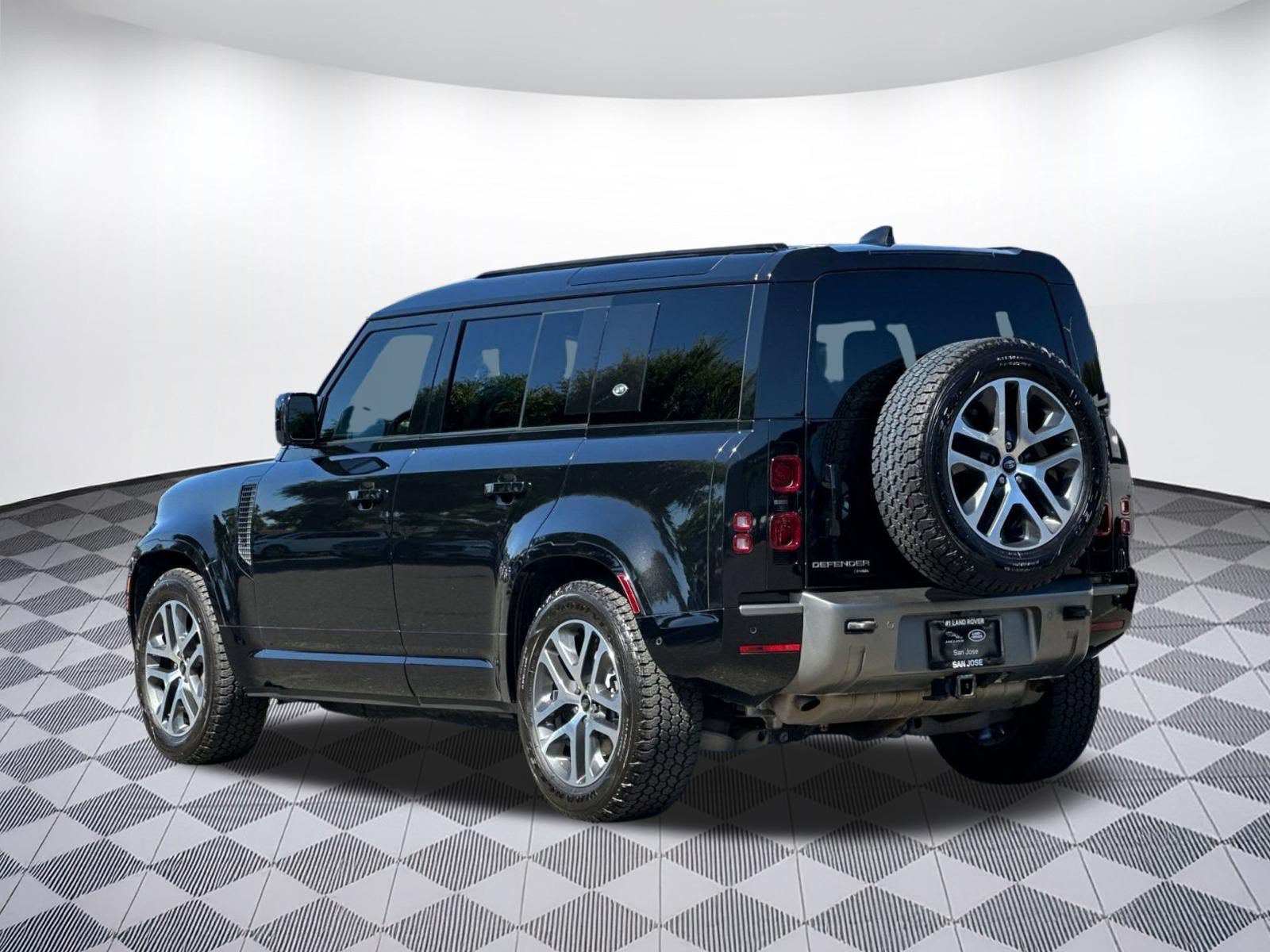 Certified 2022 Land Rover Defender 110 X-Dynamic HSE AWD/4WD image 3