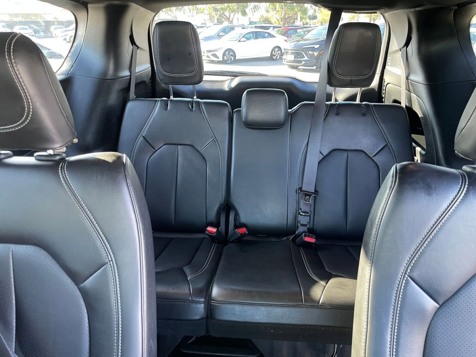 Used 2025 Chrysler Pacifica Select image 30
