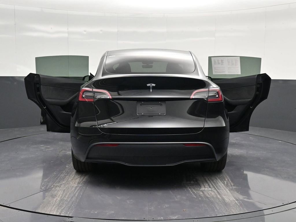 Used 2024 Tesla Model Y Long Range image 45