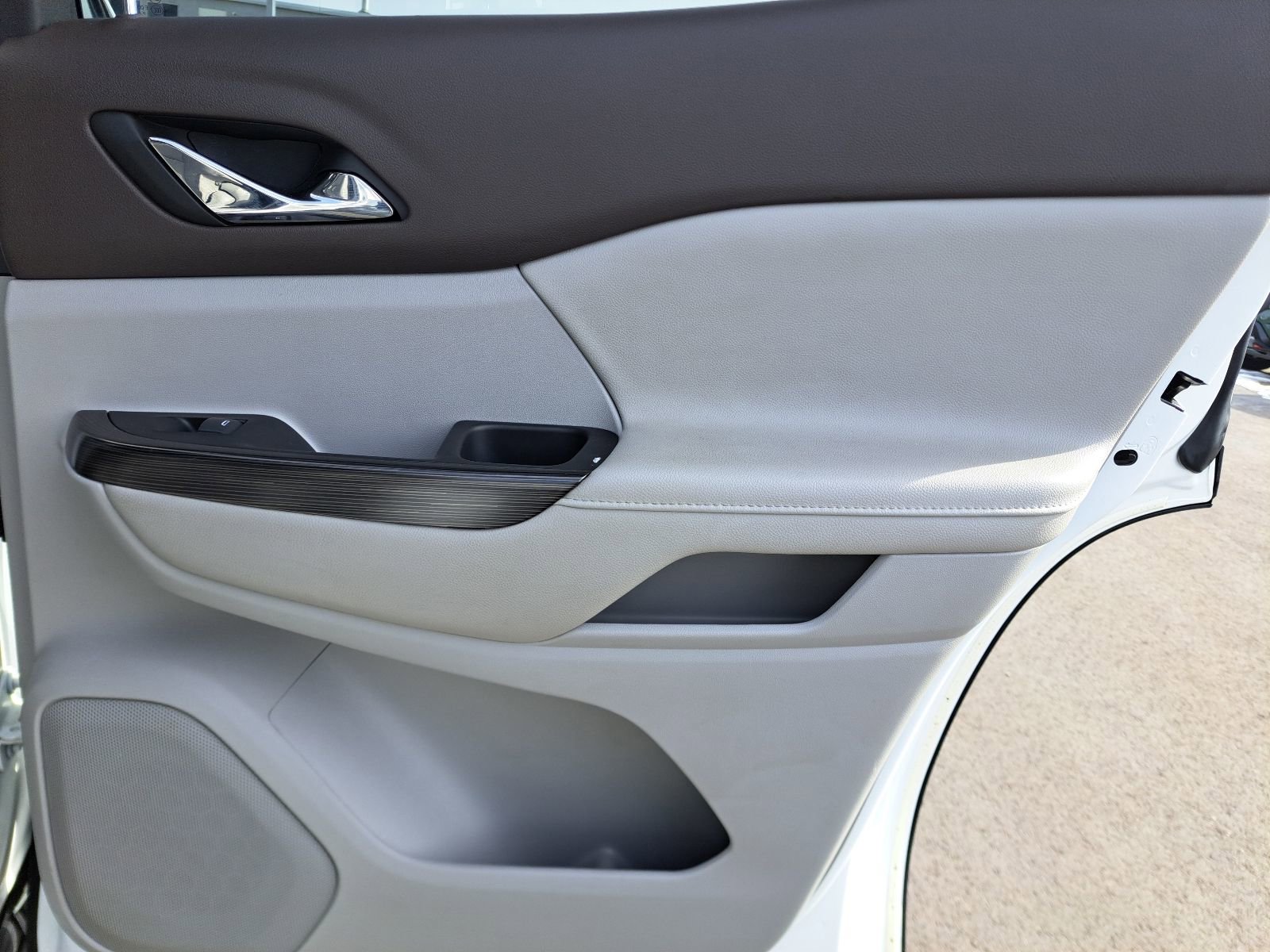 Used 2023 GMC Acadia SLT image 31