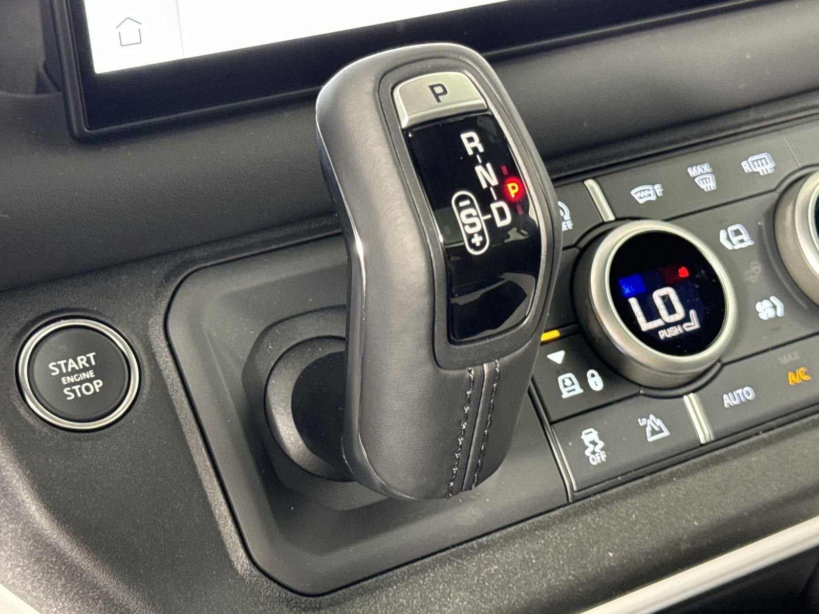 Used 2025 Land Rover Defender 110 X-Dynamic SE image 17