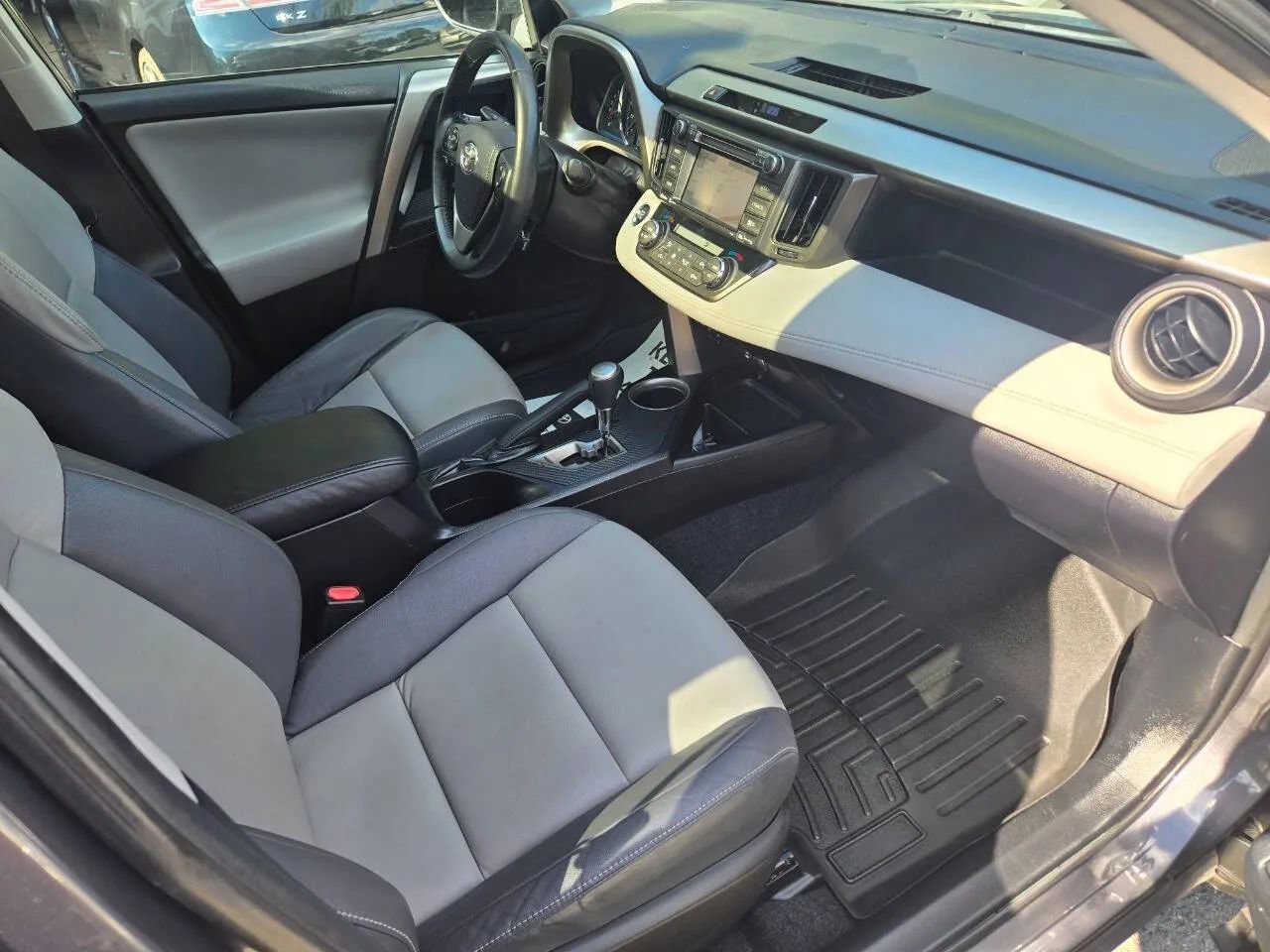 Used 2014 Toyota RAV4 Limited image 29