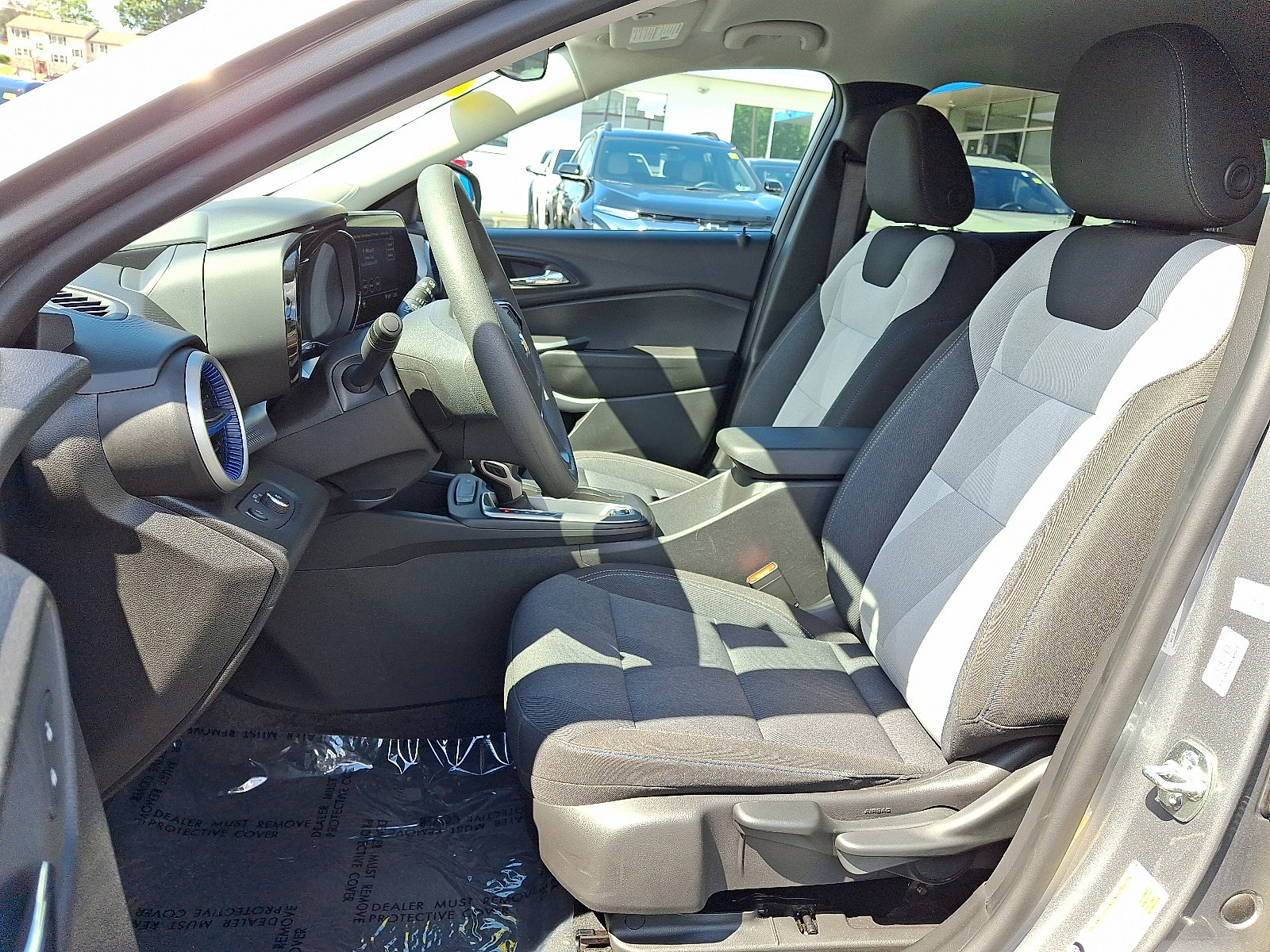 Used 2025 Chevrolet Trax LS image 15