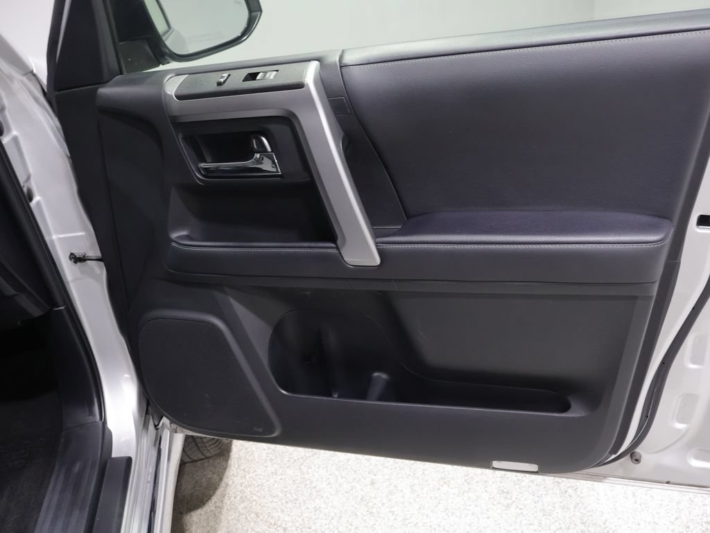 Used 2022 Toyota 4Runner Limited AWD/4WD image 23
