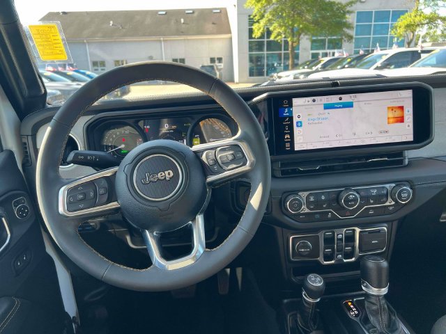 Used 2024 Jeep Wrangler Unlimited Sahara AWD/4WD image 25