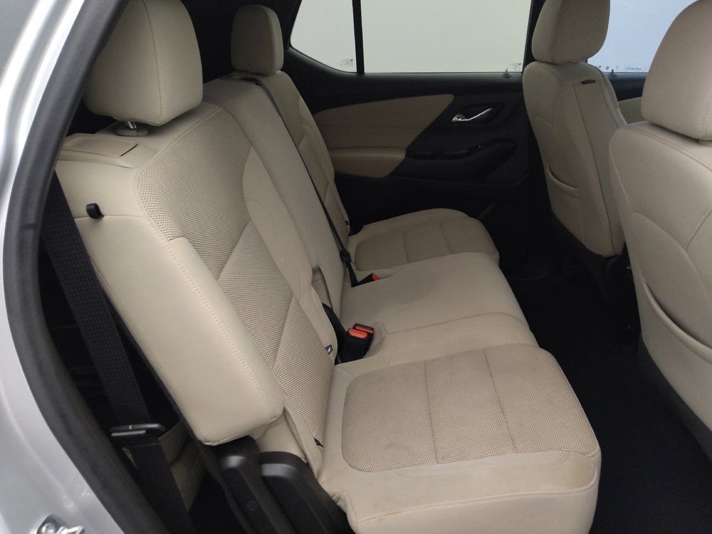 Used 2022 Chevrolet Traverse LS FWD image 19