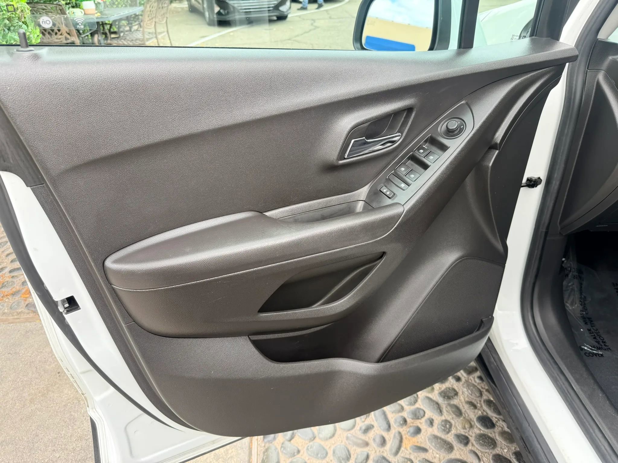 Used 2020 Chevrolet Trax LT w/ LT Convenience Package FWD image 11