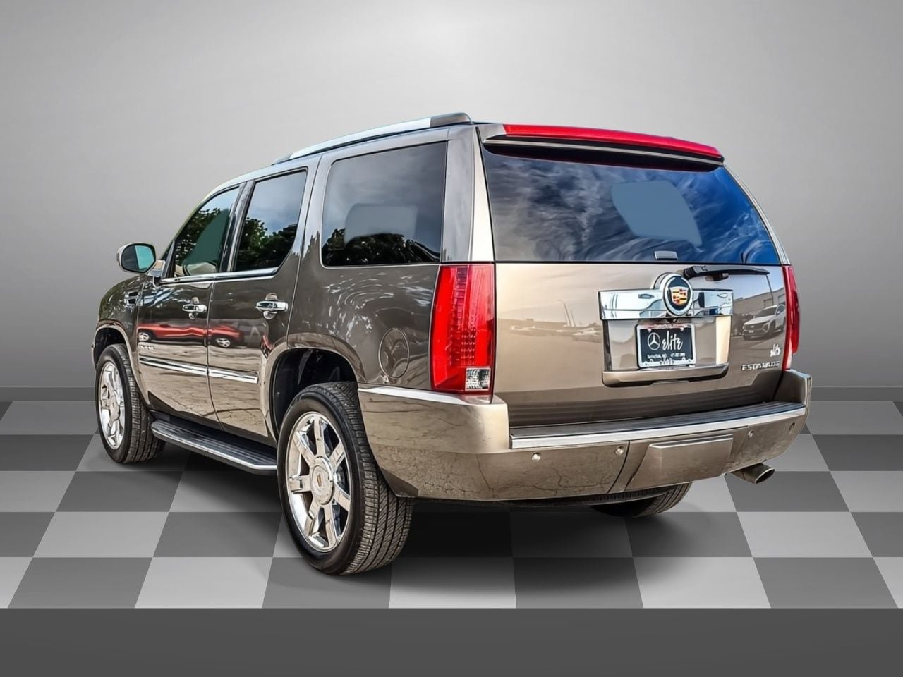 Used 2014 Cadillac Escalade Luxury AWD/4WD image 4