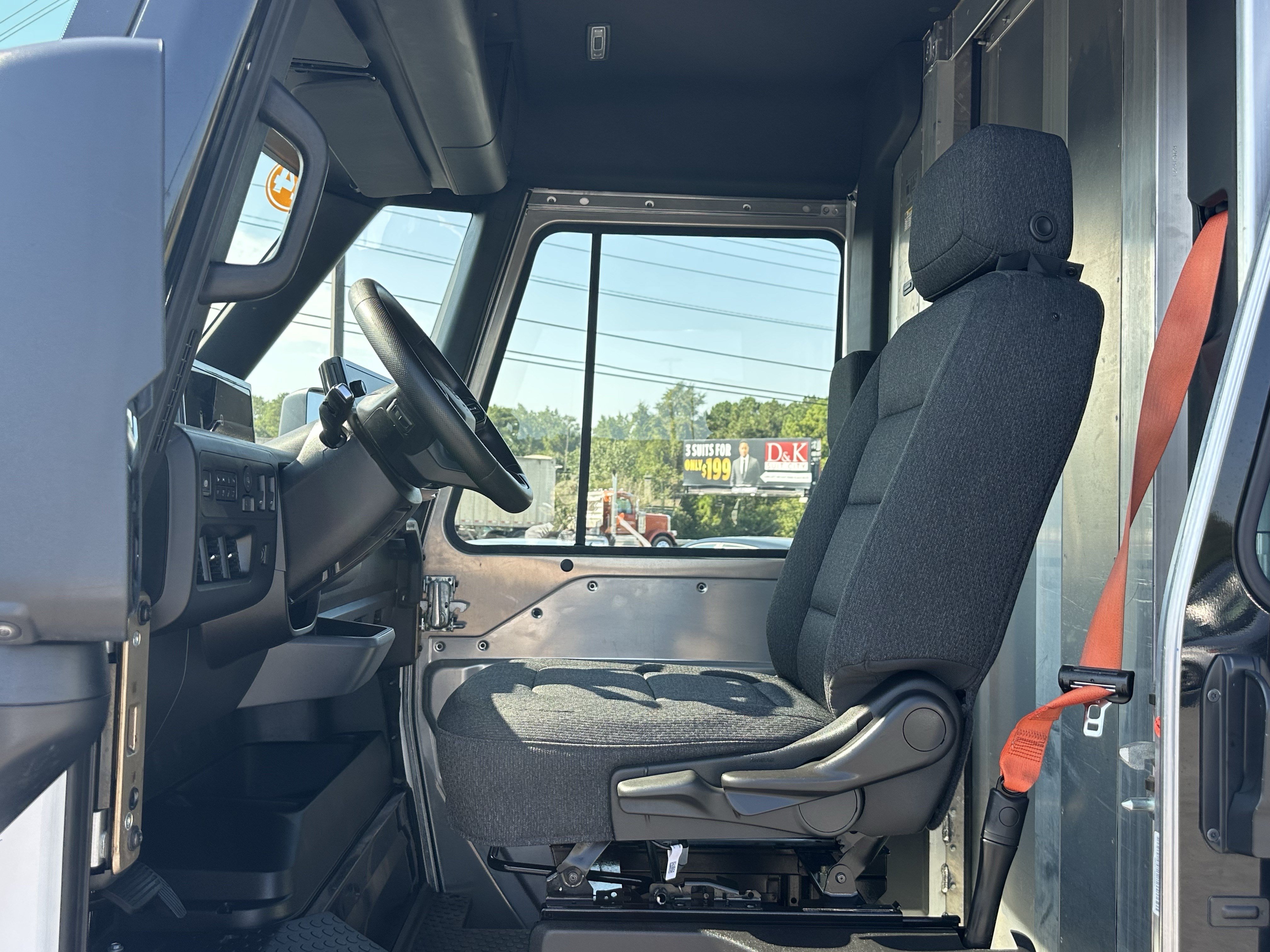 Used 2024 Chevrolet Brightdrop 600 w/ Commercial Equipment Package AWD/4WD image 9